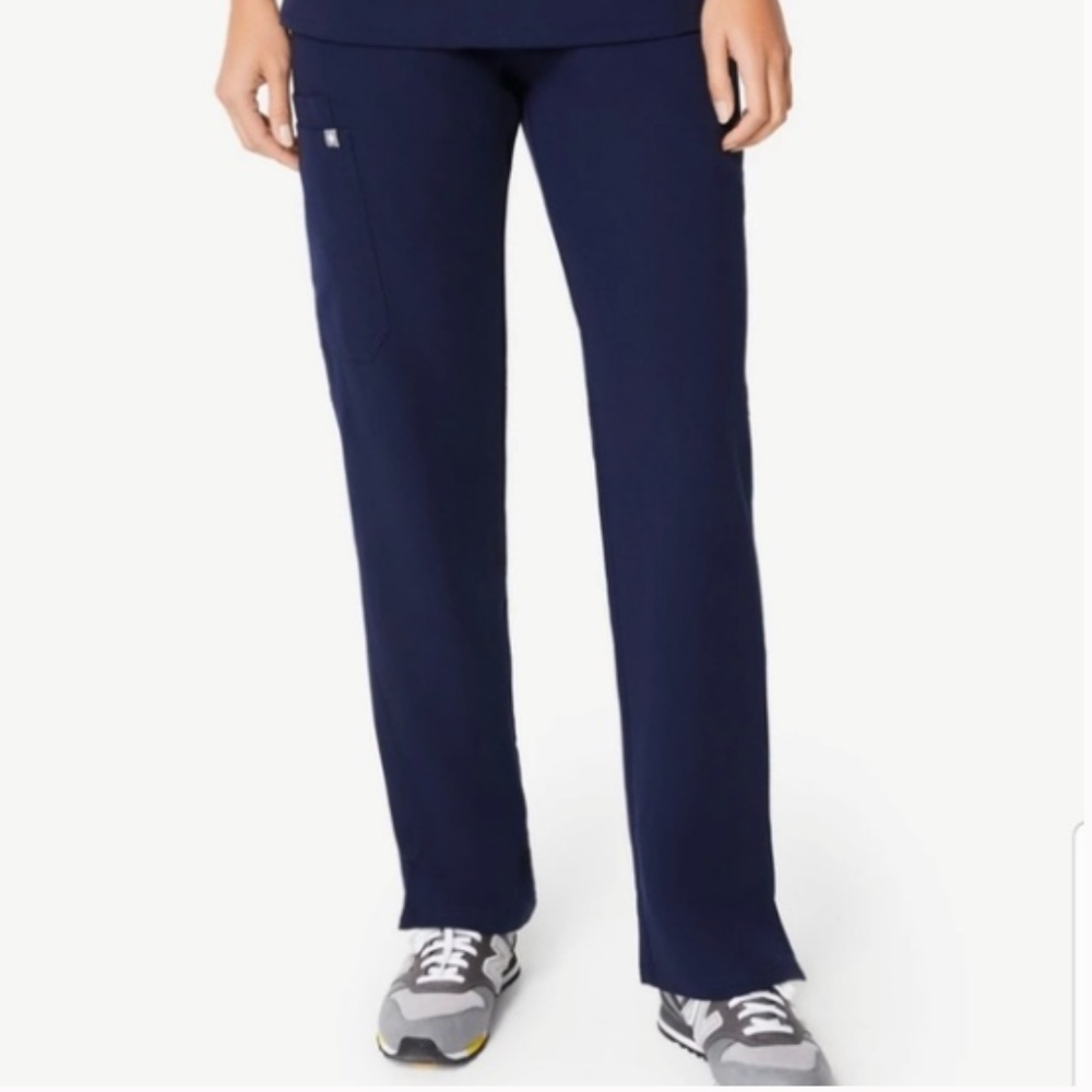Figs Women's Straight Leg Scrub Pants in Navy